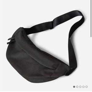 NWT Everlane Renew Transit Fanny Pack in Black